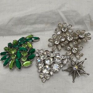 Elegant vintage Silver and Green Brooch Set